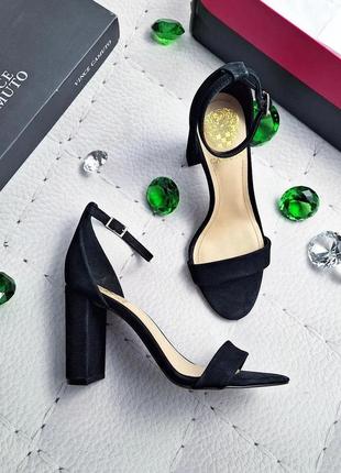 Vince camuto оригинал чорні замшеві босоніжки на підборах