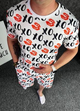 Білий чоловічий літній яскравий спортивний костюм з трендовим принтом