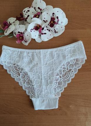 Женские трусики из зада кружевные