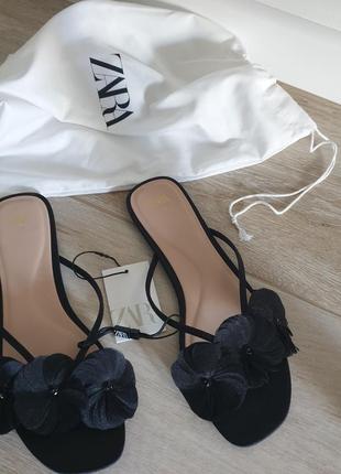 Шльопанці  з літньої колекціі zara