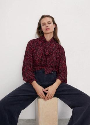 Неймовірна блуза з рукавами буфами від zara