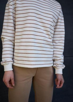 Свитшот в полоску