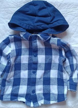 Плотная рубашка на кнопках с капюшоном