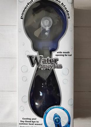 Портативний ручний міні вентилятор на батарейках з розпиленням води water spray fan2 фото