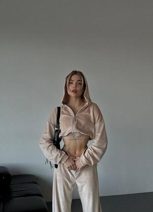 Спортивный велюровый костюм