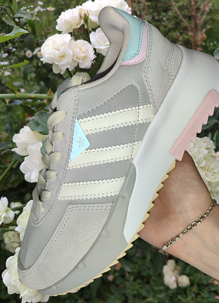 Adidas retropy
