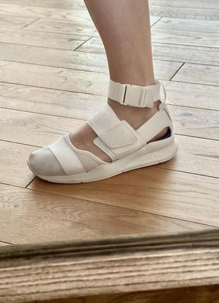 Босоніжки new balance