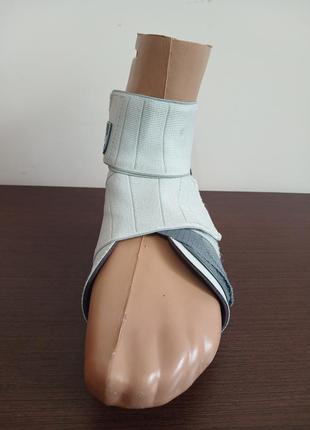 Полужесткий бандаж на левый голеностопный сустав push med ankle brace7 фото