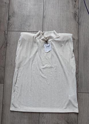 Новая футболка с плечиками