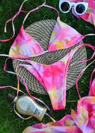 Купальник раздельный треугольники с чашкой парео сетка тройка принт тай дай яркий