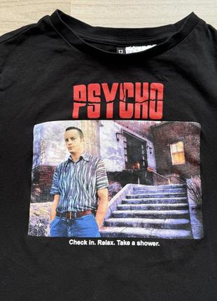 Футболка h&m мерч psycho фільм