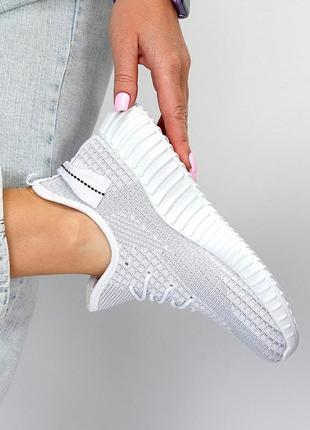 Белые с серым очень удобные текстильные кроссовки