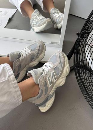 Жіночі брендові кросівки