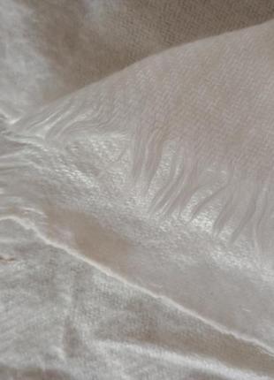 Белый платок с эмблемой puma.