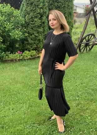 Черное платье плиссе асимметричного кроя zara