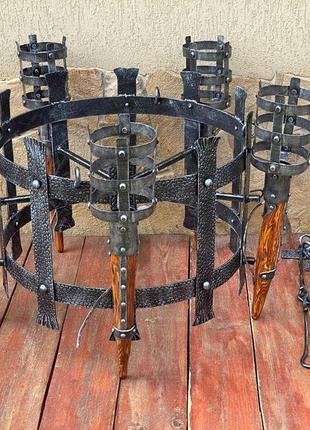 Люстра ручной ковки в средневековом стиле состоящая из 5 факелов