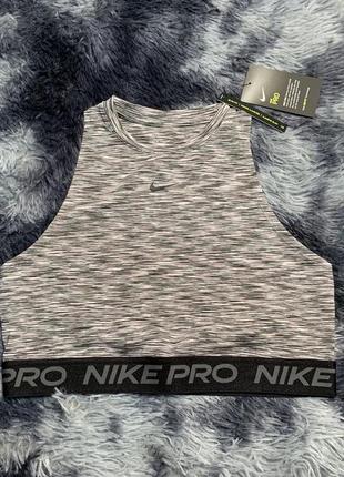 Жіночий топ бренду nike , оригінал