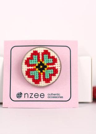 Вышитая брошь / брошь с традиционной вышивкой