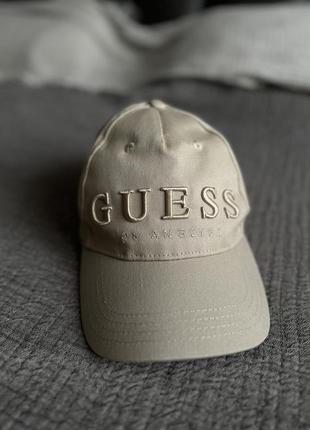 Кепка guess