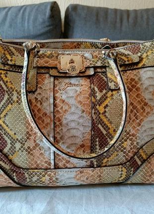 Нова оригінальна сумка guess в принті "пітон"