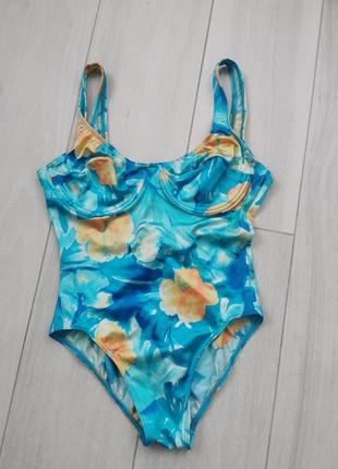 Красивий жіночий суцільний купальник з англії.