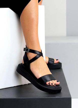 Черные босоножки