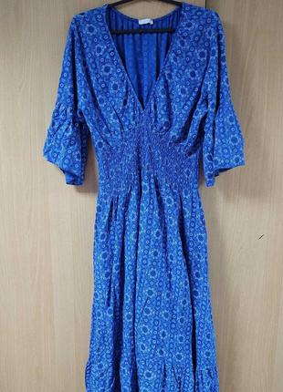 Длинное вискозное платье.