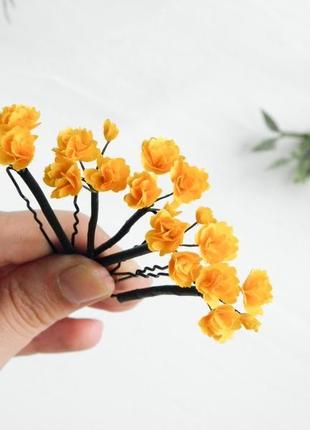 Шпильки з помаранчевими маленькими квітами весільні шпильки з жовтою гіпсофілою