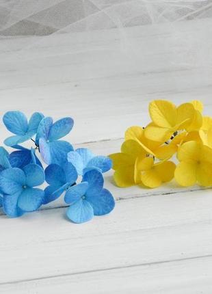 Шпильки з жовто - блакитними гортензіями шпильки для волосся з квітами1 фото