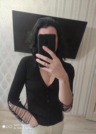 Крутейшая кофта от бренда karen millen, рукава и низ кофты  декорированные  качественным бисером, смотрится очень  сексуально и дорого,