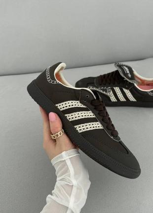 Damen yeezy deals