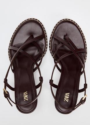 Кожаные босоножки zara 35-427 фото