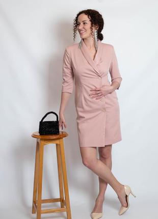 Платье-пиджак (жакет) пудрового цвета