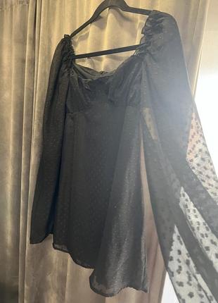 Чорна сукня з рукавами