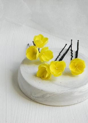 Шпильки с маленькими жовтими квітами весільні шпильки8 фото