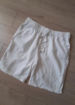 Актуальні вільні шорти .льон , котон