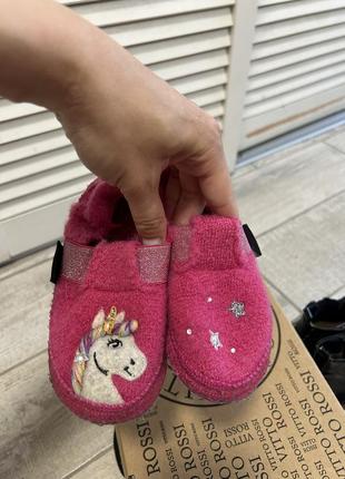 Домашні тапочки для дівчинки