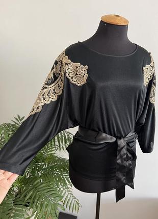Легкая кофточка с кружевом.
