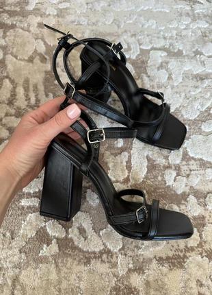 Новые босоножки prettylittlething5 фото
