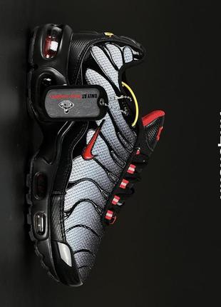 Крутезні кросівки nike air max plus tn black grey red модные кроссовки найк аир макс рлюс тн чорні з сірим та червоним