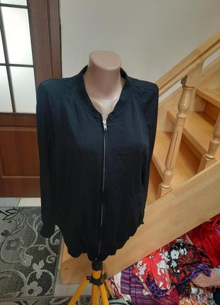 Куртка тоненькая на замке