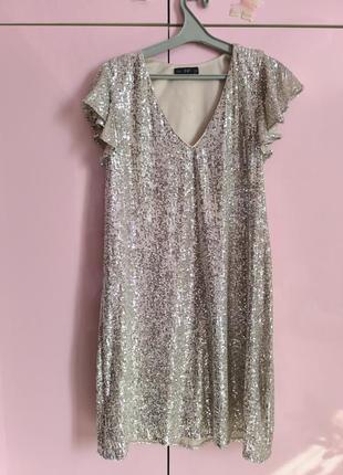 Яскрава сукня