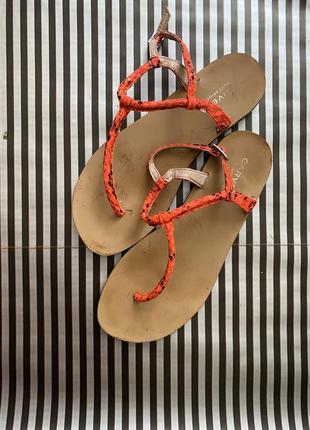 Босоніжки carvela босоніжки через палець