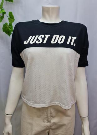 Жіноча футболка