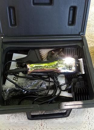 Машинка для стрижки волос от вabyliss professional  практически новая.делали тест