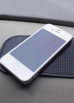 Антиковзний килимок для телефона в автомобіль (чорний)4 фото