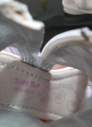 Босоножки белые 4