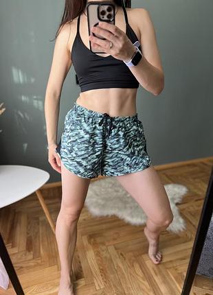 Спортивные шорты с подкладкой nike