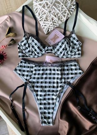 Комплект белья savage x fenty бюстгальтер 32в и трусики s