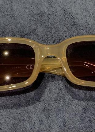 Сонцезахисні окуляри guess